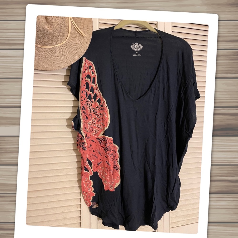 Vintage JUICY COUTURE Flattering Fit, Butterfly Print Top!